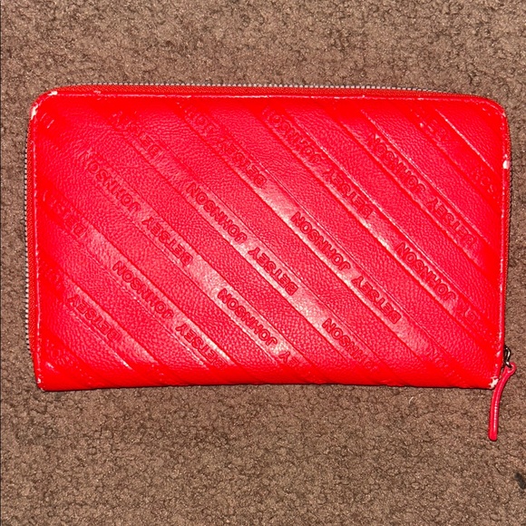 Betsey Johnson Bold Red Heart Wallet - Picture 8 of 11
